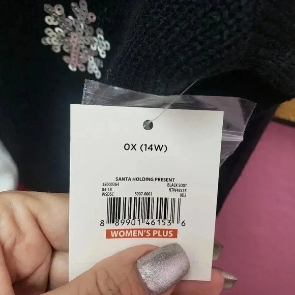 Plus Size Holiday Sweater Santa holding Present - Picture 5 of 5